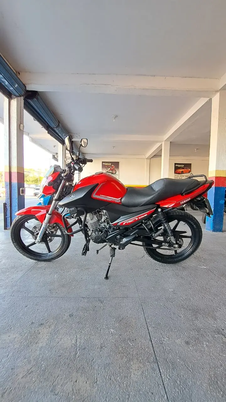 YAMAHA YBR 150 FACTOR ED LATERAL ESQUERDA